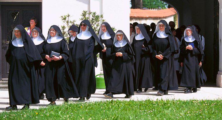 Como é chamado um grupo de freiras?