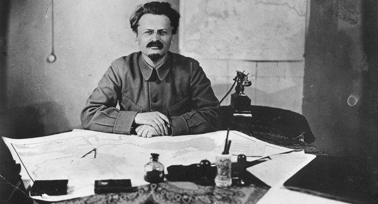 Qual foi o papel de Leon Trotsky na Revolução Russa?