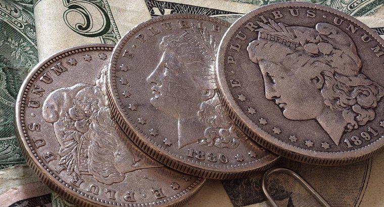 Como você traça o valor de uma moeda de dólar de prata?