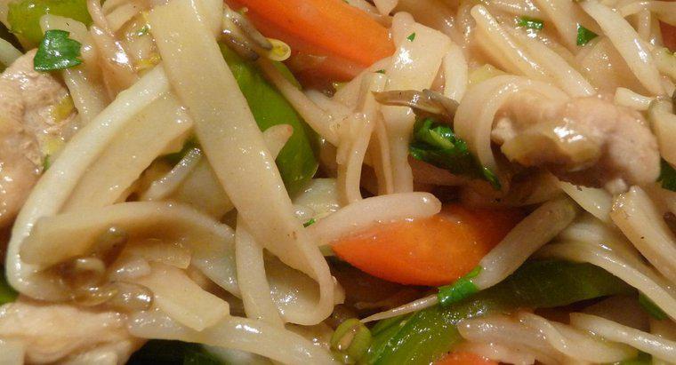 Qual é a diferença entre o Chop Suey e o Chow Mein?