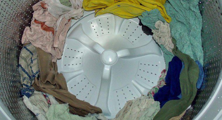 Como limpar o interior de uma máquina de lavar?