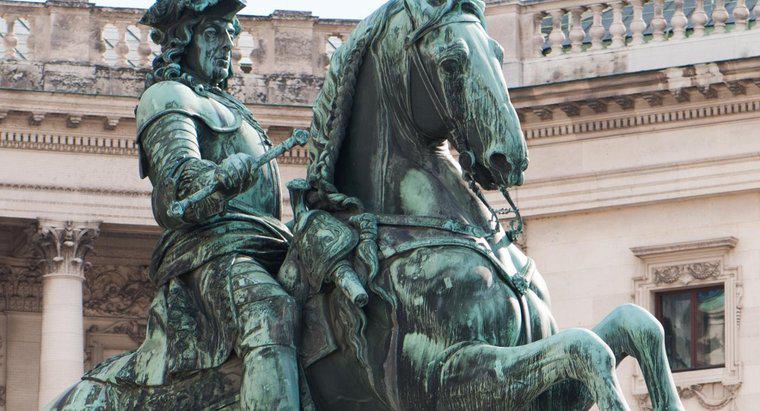 Qual é o significado de uma estátua de cavalo com as pernas levantadas?