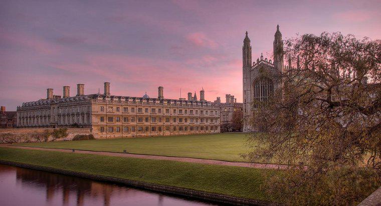 Qual é o código postal de Cambridge, Reino Unido?