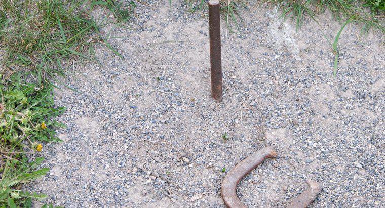 Qual é a distância regulamentar entre postes de ferradura?