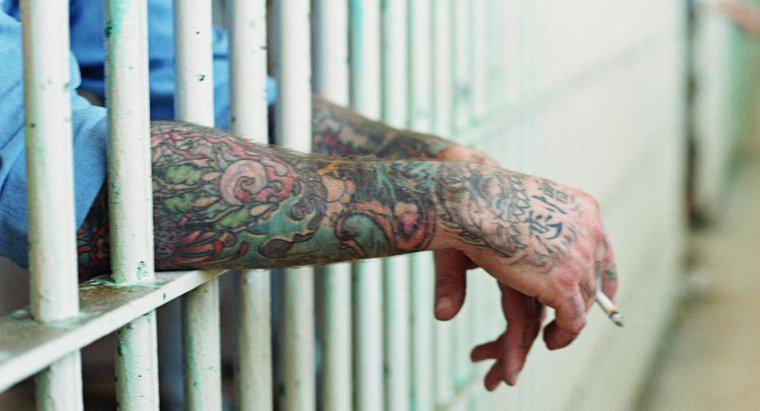 O que simbolizam as tatuagens da prisão russa?