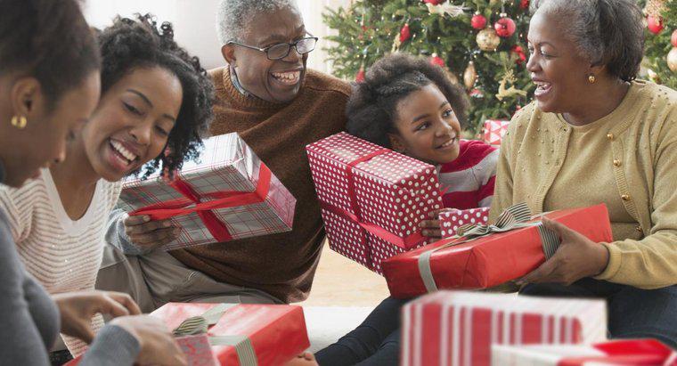 Qual país iniciou a troca de presentes de Natal?
