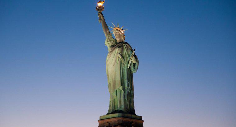 De que é feita a estátua da liberdade?