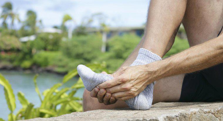 O que causa cãibras nos dedos dos pés e nos pés?