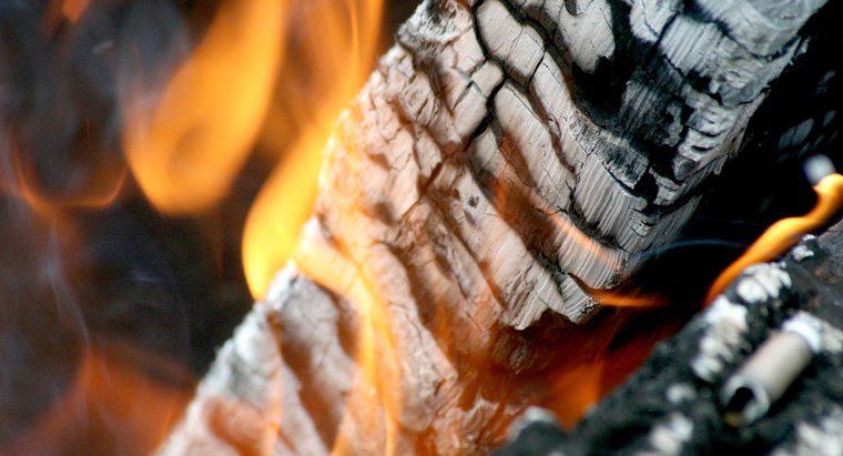 O que acontece quando a madeira queima?