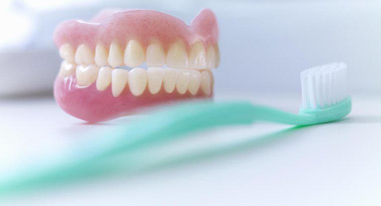 Você pode fazer seus próprios dentes falsos?