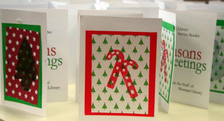 Quais são algumas coisas boas para escrever em um cartão de Natal?