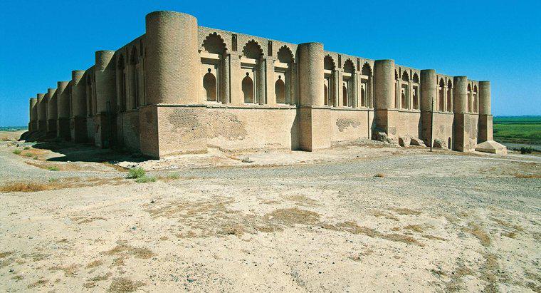 Quais foram as maiores conquistas da Dinastia Abássida?