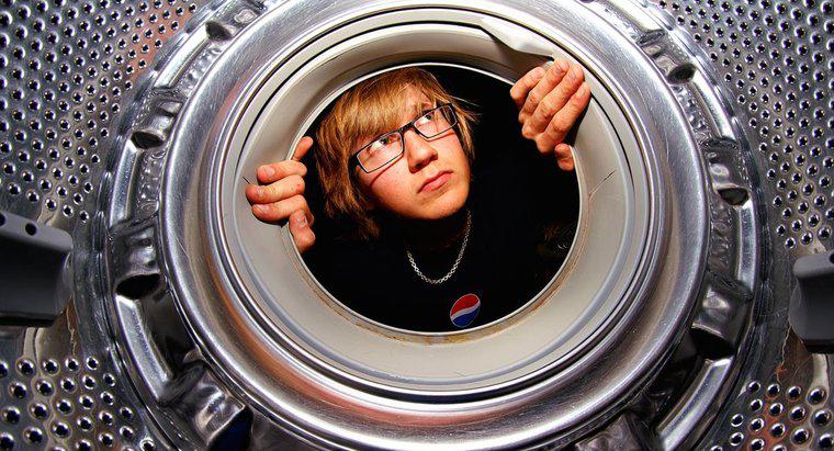 Um agitador ajuda uma máquina de lavar a limpar melhor?