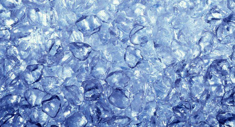 Quanto tempo leva para congelar a água em cubos de gelo?