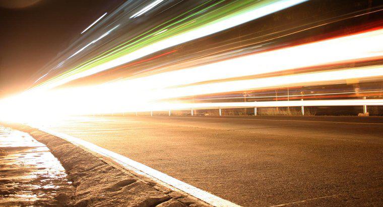 Qual é a velocidade da luz em milhas por segundo?