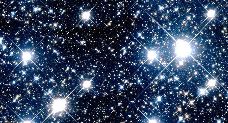 Por que as estrelas brilham, mas os planetas não?