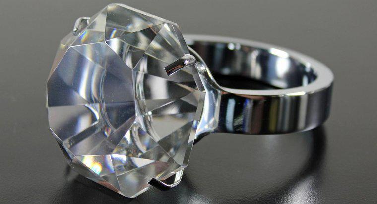 Posso limpar meu anel de diamante com vinagre?