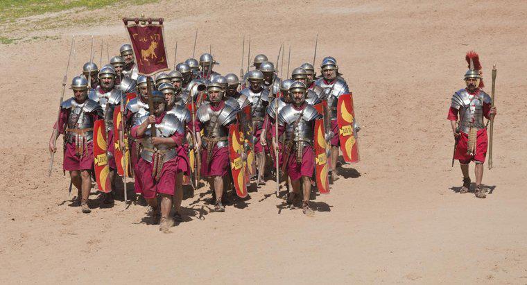 Como o exército romano foi organizado?