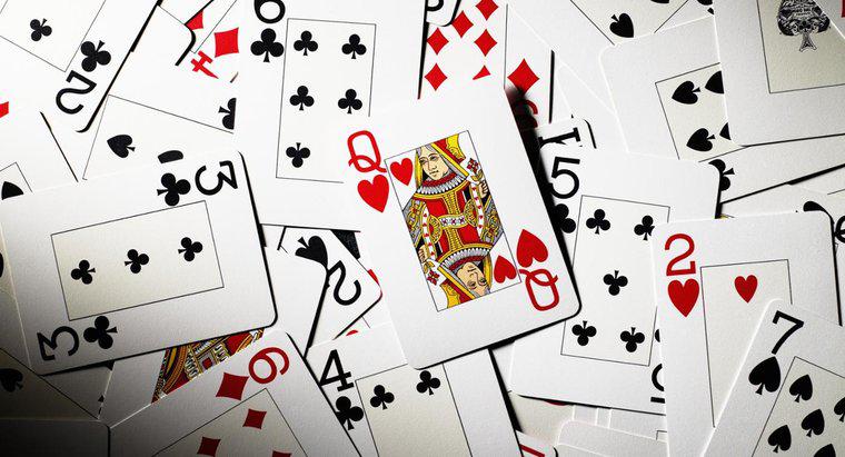 O que representam os naipes em um baralho de cartas?