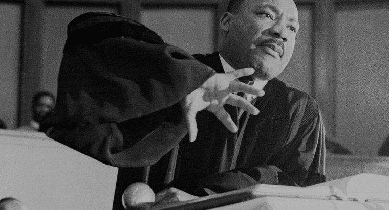 Como Martin Luther King Jr. pode ser descrito?