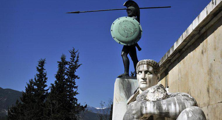 Quais eram as semelhanças entre Esparta e Atenas?