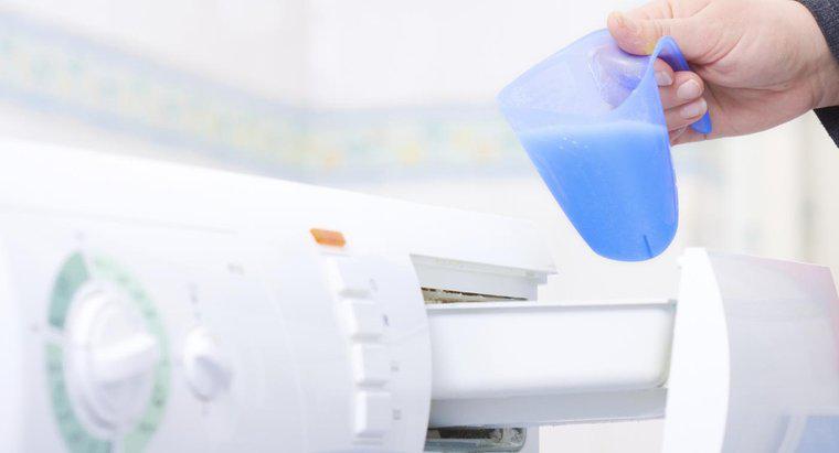 Você pode colocar sabão em pó e amaciante de roupas na máquina de lavar ao mesmo tempo?
