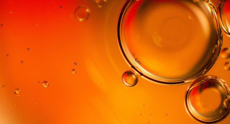 O óleo é menos denso que a água?