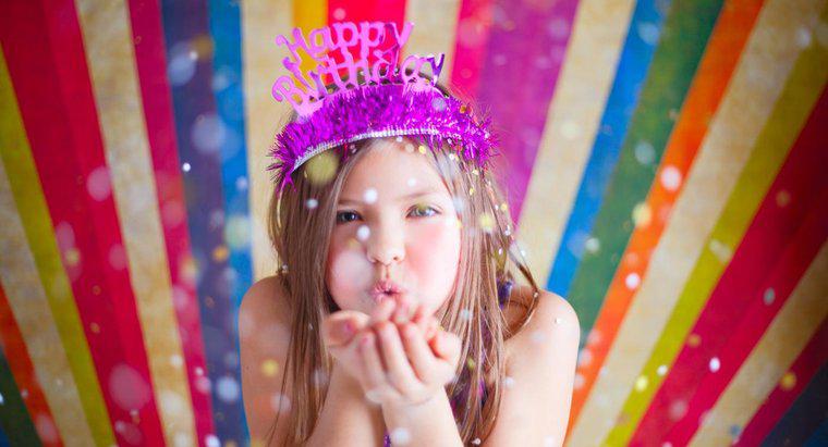 Quais são algumas idéias de festa de aniversário para um menino de 10 anos?