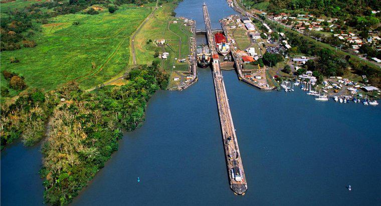 Quantas pessoas morreram construindo o Canal do Panamá?