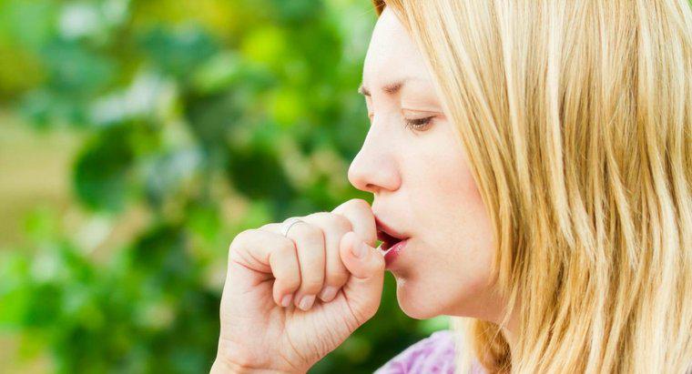 Quais são os sintomas da pneumonia ambulante?