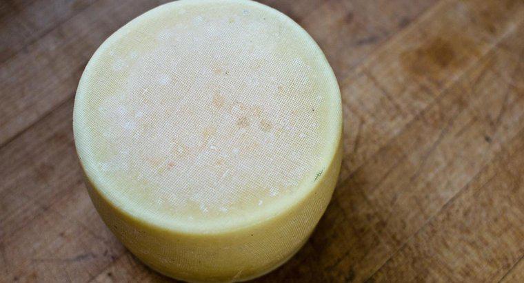 O queijo parmesão fica ruim?