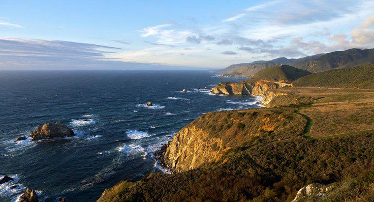 Quais são alguns fatos interessantes sobre a região costeira da Califórnia?