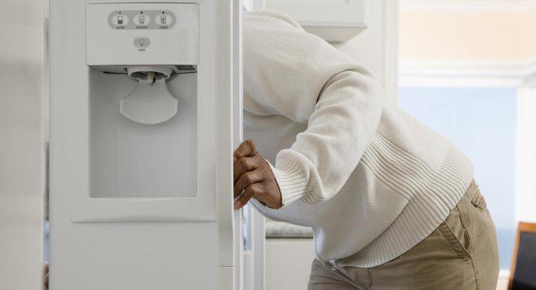 Como você substitui os painéis das portas da geladeira?