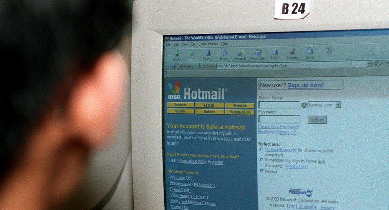 Em que feriado foi lançado o Hotmail?