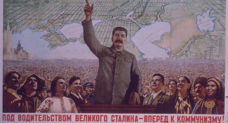 Que táticas Joseph Stalin usou para dominar a União Soviética?