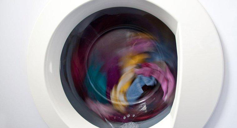 Por que minha máquina de lavar cheira a mofo?