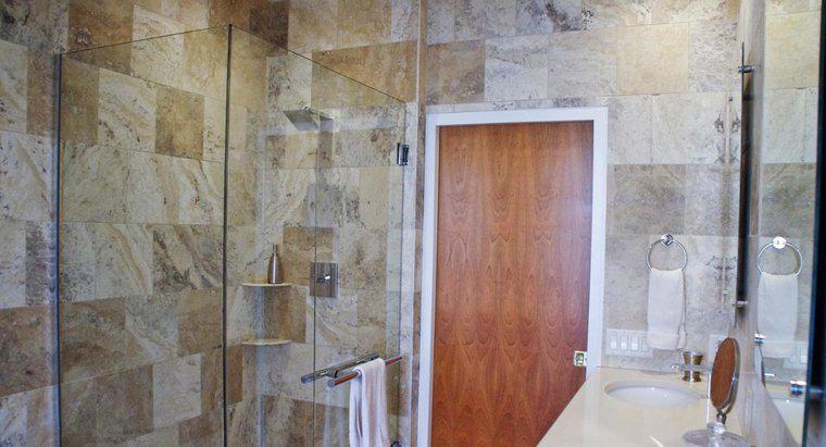 Quais são as dimensões padrão da cabine de chuveiro para uma casa residencial?