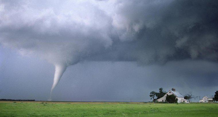 Quão rápido os tornados podem ir?