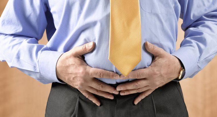 Quais são algumas causas comuns de desconforto no estômago superior?