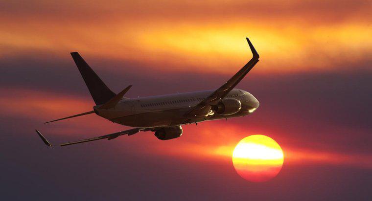 Quanto tempo um avião de passageiros levaria para voar ao redor do sol?