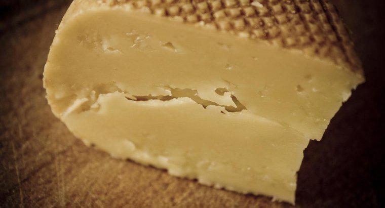 O que é um substituto para o queijo pecorino?