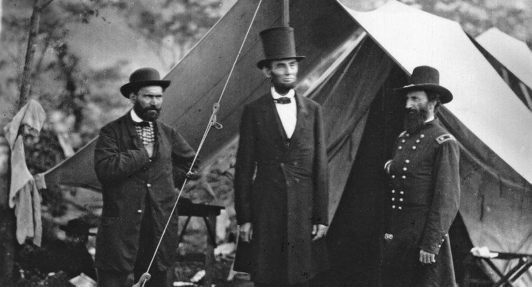 Por que Abraham Lincoln usava um chapéu alto?