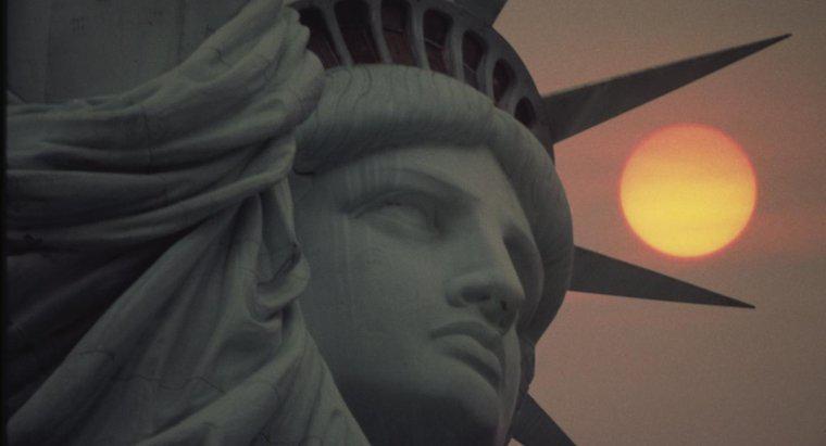 Quem deu a estátua da liberdade aos Estados Unidos?