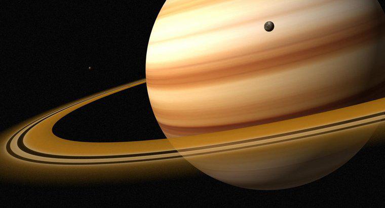 Quanto pesaria uma pessoa de 100 libras em Saturno?