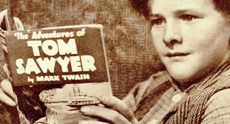 O que é um breve resumo de "As Aventuras de Tom Sawyer"?