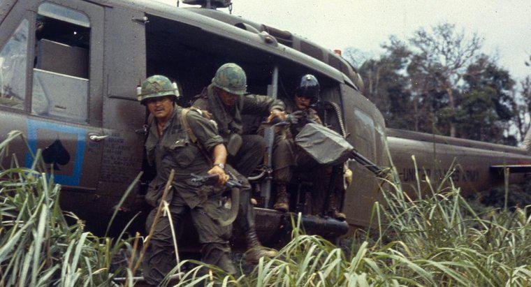 Quais são alguns prós e contras da Guerra do Vietnã?