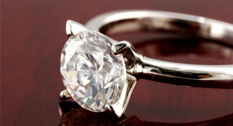 Como posso saber se meu anel de diamante é real?