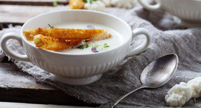Qual é a receita de Jamie Oliver para a sopa de couve-flor?