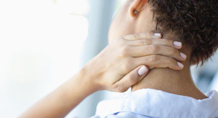 A doença da artéria carótida causa dor no pescoço?