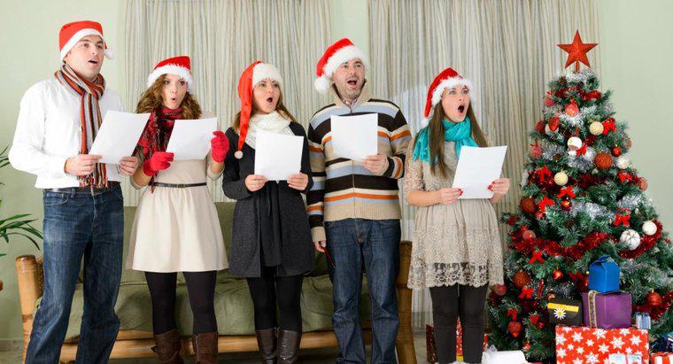 Quais são algumas canções populares de Natal semelhantes a Jingle Bells?